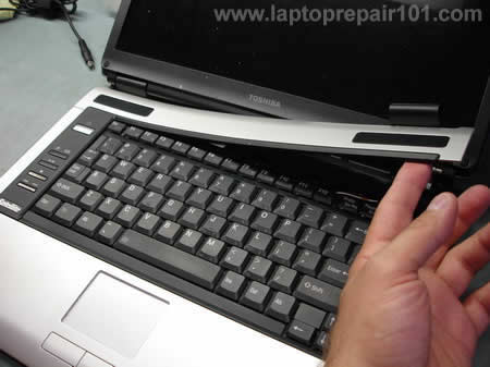 Toshiba Laptop on Laptop Repair Help    Removing And Replacing Laptop Keyboard