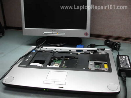 Uji laptop dengan monitor eksternal